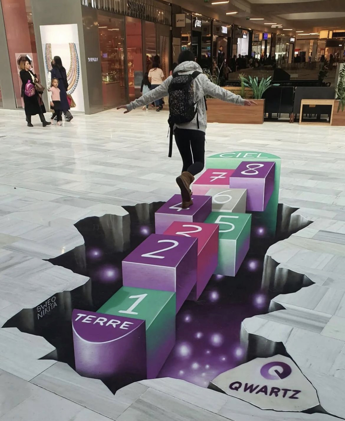 Marelle en anamorphose par Sweo & Nikita - Centre commercial Qwartz, Villeneuve-la-Garenne