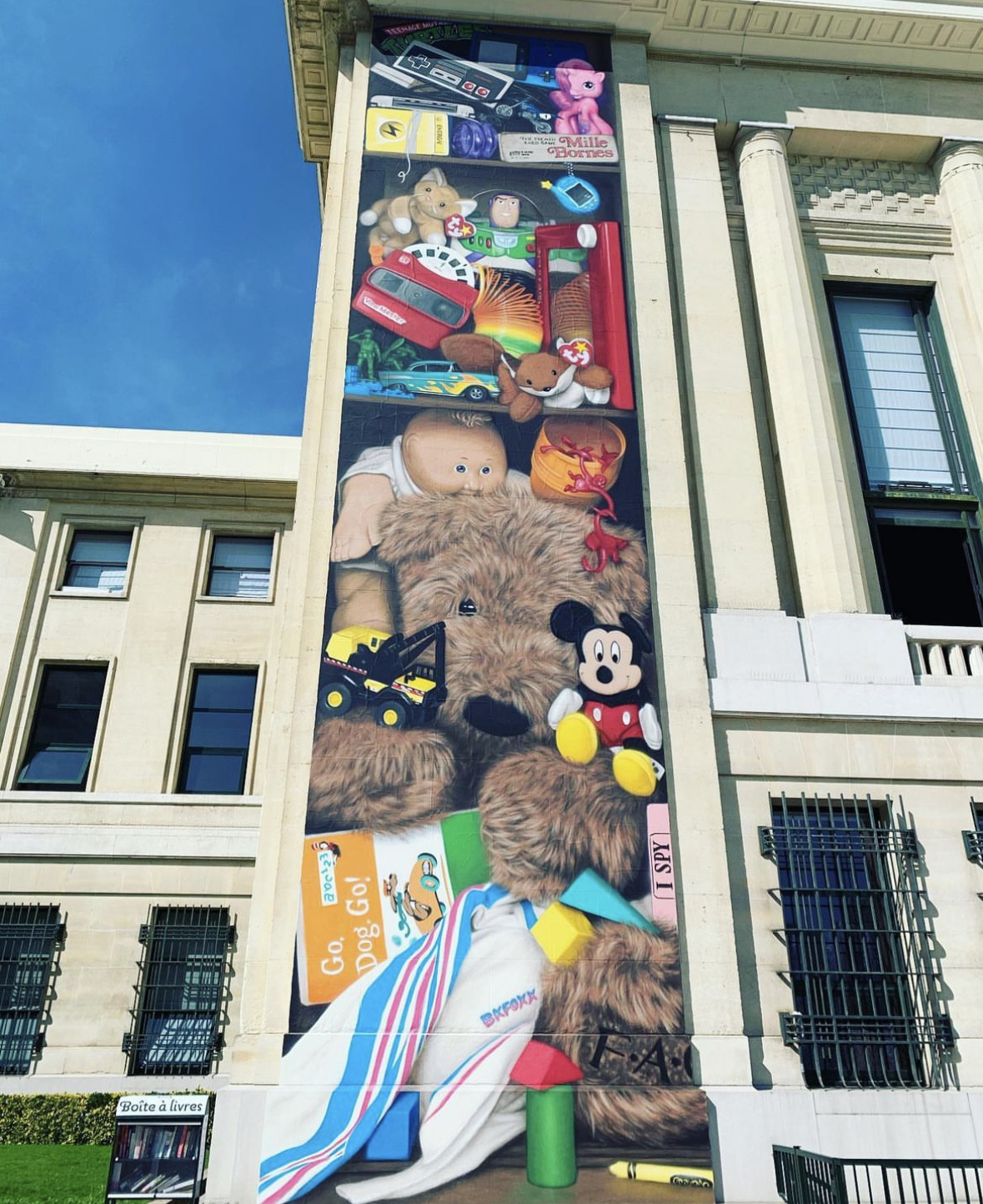 Fresque par BK Foxx - Mairie de Puteaux - Graffic Art Festival 2020